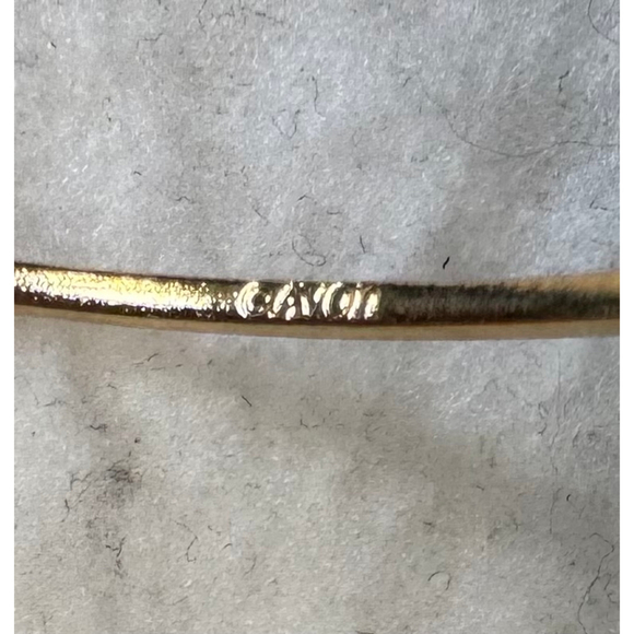 Women's vintage Avon Gold tone crystal delicate Bangle Bracelet - Picture 3 of 5